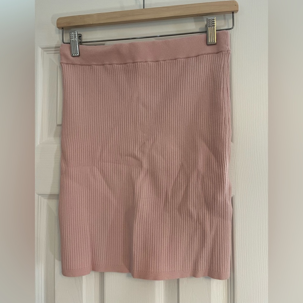 Aritzia mini skirt